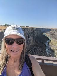 Path through fall foliage to Thousand Springs