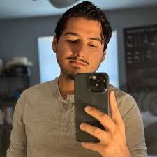 Kevin Erazo's Instagram, Twitter & Facebook