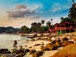 Lebih 20 replika masjid dan dengan keindahan pantai dan alam semula jadi, tempat menarik di besut juga tidak kurang hebatnya. 30 Tempat Menarik Di Kuala Besut Untuk Pelancongan Dan Penginapan Ammboi