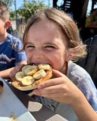 School's almost out…. which means your kids are about to be 𝘷𝘦𝘳𝘺  𝘢𝘷𝘢𝘪𝘭𝘢𝘣𝘭𝘦 for lunch dates 🤪 Enter the Mac's Place kids menu ➡️  it's stacked with kid-approved options from pancakes &