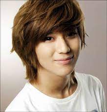 Untuk menata gaya rambut pria 2021 ini, siapkan styling product seperti wax yang tidak clumpy untuk menjaga rambut bagian atas lo tetap rapi sepanjang hari. 36 Model Rambut Pendek Pria Keren Terbaru Terganteng