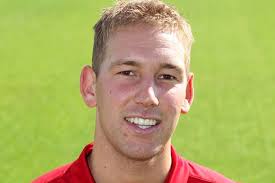 Gillingham sign former Charlton and Bristol City midfielder Scott Wagstaff 