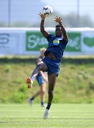 Jimmy hartwig, steffi jones, gerald asamoah, patrick owomoyela, cacau, guy acolatse, jordan torunarigha oder. Achtung Herthas Torunarigha Setzt Zum Grossen Sprung An B Z Berlin