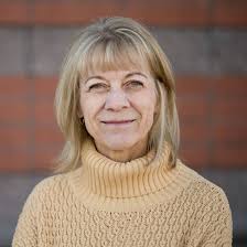 Julia Munson's Instagram, Twitter & Facebook