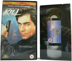 Licence to Kill [VHS] [1989] : Timothy Dalton, Carey Lowell, Robert Davi,  Talisa Soto, Anthony Zerbe, Everett McGill, Wayne Newton, Frank McRae,  Benicio Del Toro, Desmond Llewellyn, David Hedison, Priscilla Barnes, Alec