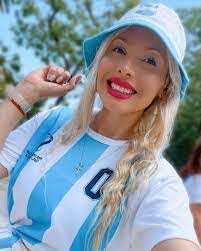 Elisabet Vega's Instagram, Twitter & Facebook