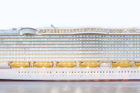 the dizzying story of symphony of the seas the largest and