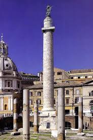 Sunt sculptate astfel peste 2500 de chipuri, personajul principal, traian, fiind infatisat de 57 de ori, iar regele dac, decebal, principalul adversar al imparatului, de 7 ori. Sculptura In Roma Antica Origami Mela