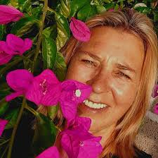 Can anyone recommend a nice restaurant near Hotel Bouganvillea Costa Adeje.  We are arriving about 6 pm so will just want to find somewhere quickly for  dinner. Thanks.