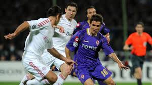 Este cel mai bun marcator din istoria naționalei româniei, cu 35 de goluri înscrise, record pe care îl împarte cu gheorghe hagi. Muskelfaserriss Bei Adrian Mutu Uefa Champions League Uefa Com