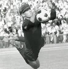 Tor oder nicht tor, wie in wembley anno dazumal. Hans Tilkowski Feiert Seinen 75 Geburtstag Wembley Tor Von 1966 Ein Steter Wegbegleiter Bvb De