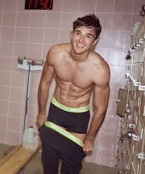 Elordi, 23, looked like part of the family as he lounged with gerber, 19, who was joined by her parents, cindy crawford and rande gerber. Jacob Elordi Calvin Klein Men Men Photoshoot Calvin Klien