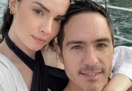 Mauricio ochmann y aislinn derbez formaban una de las parejas más queridas del espectáculo, sin embargo hace poco más de un año los actores decidieron separarse y actualmente están rehaciendo sus vidas pero sin perder el vínculo que los une por su hija kailani. 9bywx3kzgvqcqm