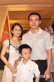 Hôm 3/9, tài tử chia sẻ khoảnh khắc cùng vợ bên con trai jack phạm (tên thật là gia cát, 17 tuổi) tại khuôn viên trường. Hiáº¿m Hoi Láº¯m Má»›i Tháº¥y Diá»…n Vien Chi Báº£o Viáº¿t Tam ThÆ° Cho Con