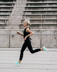 ⌚sync with your fitbit tracker or watch to make hydrating a breeze. My Half Marathon Training Plan Little Miss Fearless