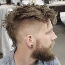 Sur cette coiffure homme nous avons un mohawk combiné à un slicked back réalisé au peigne, une association originale qui fonctionne parfaitement. Top 100 Coiffures En Degrade Coupe De Cheveux Homme