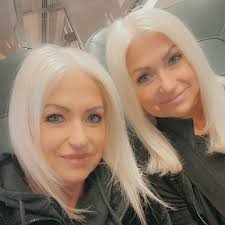 twinning #travelbloggers #twins