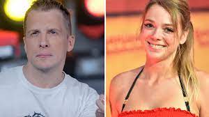 Live with passion, live musical.ly. Oliver Pocher Spottet Uber Sie Wer Ist Eigentlich Anne Wunsche Stern De