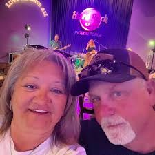 Are there barbers in Idaho Falls who offer spa-like haircuts with face  pampering services?