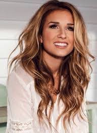 Janis Leonard's Instagram, Twitter & Facebook