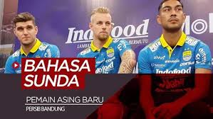 Omid nazari & kevin van kippersluis di kontrak 5 bulan dengan opsi 1 tahun nick. Video 3 Pemain Asing Baru Persib Coba Bahasa Sunda Indonesia Bola Com