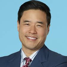 Marvel's wandavision is officially past the halfway mark on disney plus. Randall Park Said I M In No Questions Asked When Approached To Join Wandavision Primetimer