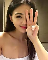 牙齒矯正第三天💦 不知道是看不習慣自己還是怎麼樣，總覺得自己變不好看了⋯😭  我要詢問一下牙套前輩們，你們上蠟會不會好容易掉？我的一下下就掉了，我好怕把蠟吃掉⋯⋯⋯