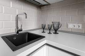 Zum stilvollen hingucker werden metro fliesen dank passender zubehöre: Metro Fliese Grau Glanzend 10x20cm Subway Wandfliese Bad Kuche Facettenfliese Fliesen Profi Fliesen Online Kaufen