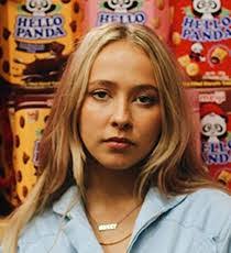 Georgia Lowe's Instagram, Twitter & Facebook