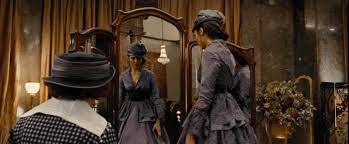 Wonder Woman Gif Wonder Woman Movie Scene Outfit Woman Shopping