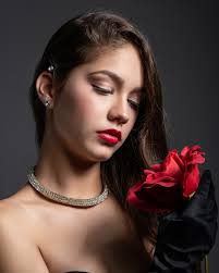 Nombre y Apellidos: Yisel Ortega Rodríguez Edad: 35 años Sobreviviente del  cáncer de mama, integrante del proyecto Mariposas en Cienfuegos, Cuba.  Valiente guerrera que muestra su cicatriz de victoria y esperanza. 🦋 • • •  #