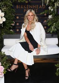 Pr queen roxy jacenko is on the hunt for the mystery poo jogger defecting outside her office. Inside Roxy Jacenko And Oliver Curtis Relationship New Idea Magazine
