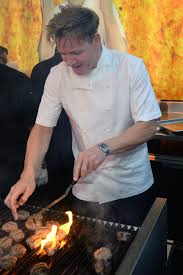 Gordon Ramsay S Badass Tip For Making The Very Best Burgers With Images Chef Gordon Ramsay Gordon Ramsey Burger Recipe Chef Gordon