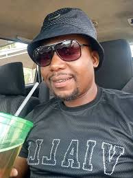 On a serious note The way am broke know if someone can send me a k10 today  I can use your name as my sir name 🙈