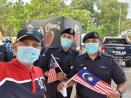 Balai polis sek.15 polis diraja malaysia jalan persiaran sultan, 40000 shah alam, selangor, malaysia. Skra On Twitter Pdrmsia Sacitycouncil 26 08 2020 Program Pengagihan Bendera Jalur Gemilang Mpp Zon 22 Dgn Kerjasama Persatuan Penduduk Sunwaykayangan Skra Sukra2 Sara Serta Balai Polis Bukit Jelutong Semarakkan Semangat Cinta