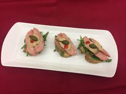 Canape Mit Roastbeef Und Avocadocreme Avocado Cnape Roastbeef Lecker Bio Caduli Avocadocreme Roastbeef Leckeres Essen