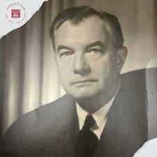 ✨ Happy First Day of Classes, Albany Law! ✨ As our newest students begin  their journey, we're inviting our incredible alumni community to join our  Support & Share program. 💬📚 ➡️ Share