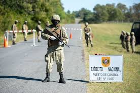 Uruguay comprará vehículos blindados el uruguay se hizo el primer país en la américa latina a decidir adquirir el vehículo de fabricación rusa. Uruguay Fronteras Militarizadas Puentes Vallados Y Policia Para Reprimir Aglomeraciones