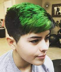 Women S Pixie Haircut Black And Green Shaved Sides Faded Shaved Pixie Pixie Haircut Shaved Sides