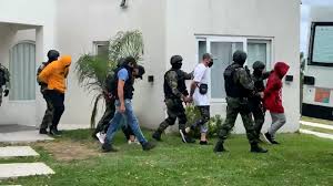 Yao cabrera y candela diaz terminan para siempre por esta razon. La Prefectura Allano La Casa Del Youtuber Yao Cabrera Y Dejo Detenido Por La Organizacion De Fiestas Clandestinas Durante La Pandemia Infobae