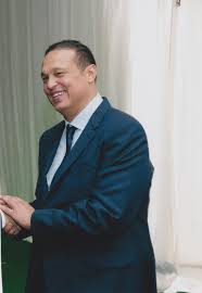 تخرج محمد نبيل حلاوة الذي ينتمي لأسرة ثرية تقطن في حي المعادي، من كلية الاقتصاد والعلوم السياسية بالجامعة الأمريكية في القاهرة، نقطة البداية في حياة رجل الأعمال المصري المتخصص في الصناعات. Ù…Ø­Ù…Ø¯ Ù†Ø¨ÙŠÙ„ Ø­Ù„Ø§ÙˆØ© ÙˆÙŠÙƒÙŠØ¨ÙŠØ¯ÙŠØ§