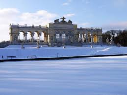 winter in schonbrunn gloriette c schloss schonbrunn kultur und betriebsges m b h daniela holzer schloss schonbrunn schonbrunn schloss