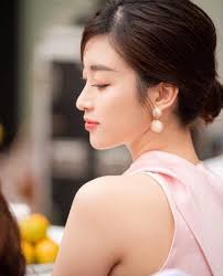 Trùng tên, giống mặt, Tân Miss World Việt Nam 2019 còn có những điểm trùng  hợp với HH Đỗ Mỹ Linh đến ngỡ ngàng