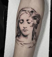 Shiny photos but stoked to do this headless statue of Nike for the  wonderful Erin today 🩷🖤 such a pleasure thank youuuu 🙏🏻💪💪💪  @oneblocklv