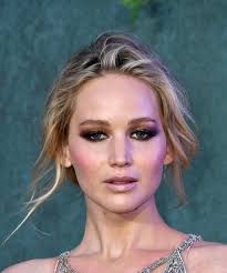 Jennifer lawrence is no stranger to switching up her mane with some fantastic 'dos. 18 Jennifer Lawrence Hairstyles Hair Cuts And Colors