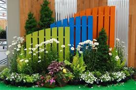 Five Things To Look For In A Garden Centre Toronto Gardens Outdoor Pallet Projects Garden Center Displays Garden Art