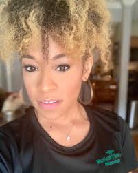 Meet the Therapist: Tia Armstrong Tia Armstrong is the newest member of our  team, but she shines like a vet. She holds a bachelors degree in exercise  science from the University of