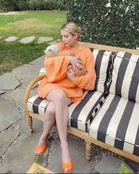 If you have good quality pics of emma roberts, you can add them to forum. Emma Roberts Shares First Look At Baby Son As She Reveals His Full Name Aktuelle Boulevard Nachrichten Und Fotogalerien Zu Stars Sternchen