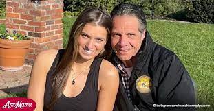 Andrew cuomo and daughter michaela got a bit of shuteye on a flight home before returning to the fray. Andrew Cuomo S Daughter Mariah Poses In Black Outfit With Her Dad For A Sweet Photo