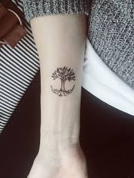 Tatouage Arbre Pin Laurier Chene Bouleau Olivier Oak Tree Tattoo Tree Of Life Tattoo Tree Tattoo Small